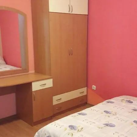Apartamento Обзаведен Двуспален Апартамент С Веранда И Басейн