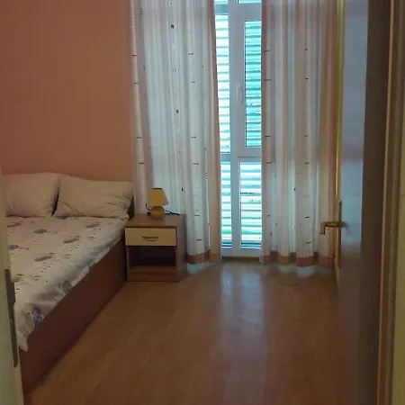Apartamento Обзаведен Двуспален Апартамент С Веранда И Басейн *